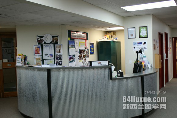 新西兰梅西大学和unitec理工学院哪个好
