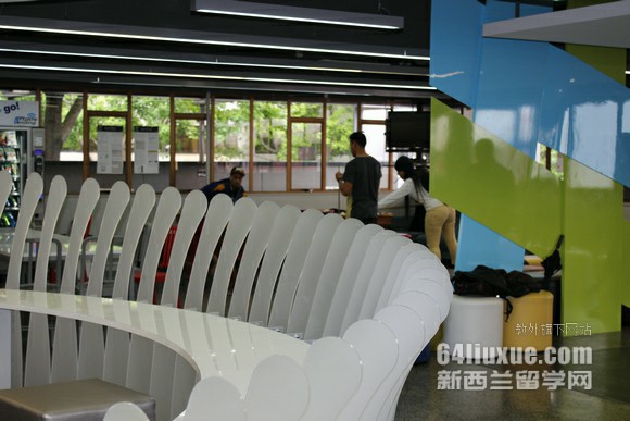 新西兰梅西大学本科学费