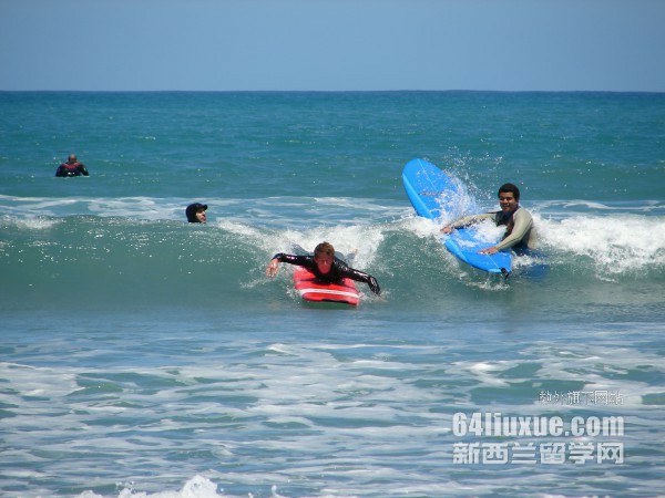 �����д�ѧһ��ѧ�Ѷ���Ǯ