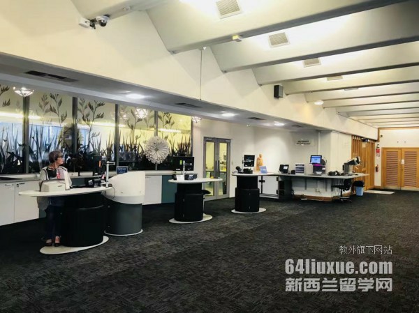 奥克兰大学本科读几年