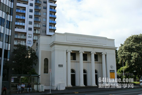 国内读完高二去马努卡理工留学