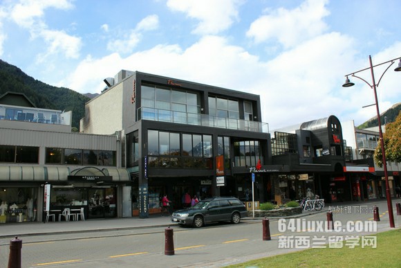 ������ά�����Ǵ�ѧ����