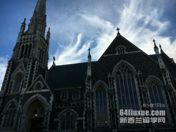 在维多利亚大学就读