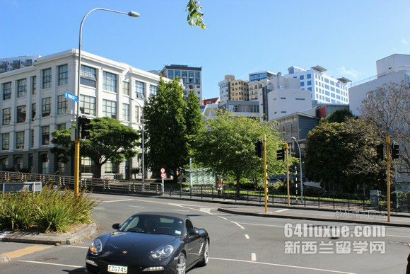 奥克兰大学附近公寓
