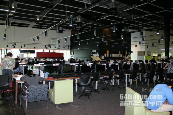 奥克兰理工大学开学时间
