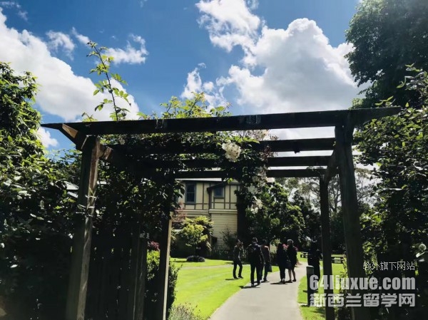 新西兰梅西大学学制