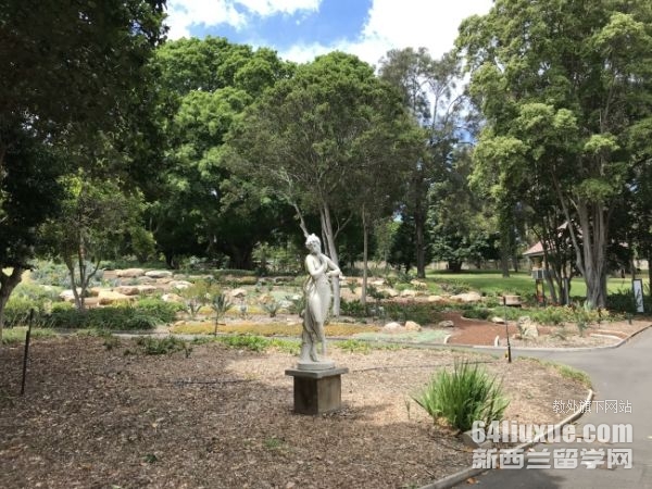 罗兰大学学费一年多少人民币
