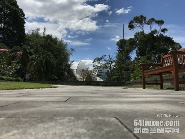 加拿大留学条件及费用