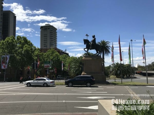 加拿大硕士留学费用多少