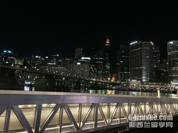 加拿大大学学制及时间安排