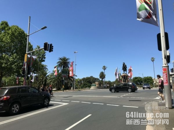 加拿大本科留学申请条件及费用