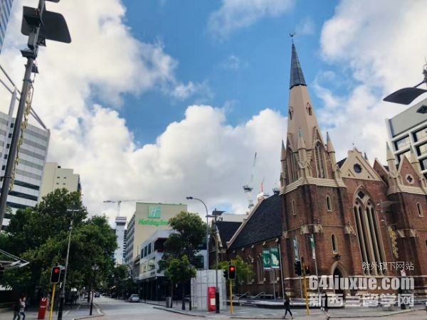 澳大利亚本科留学费用