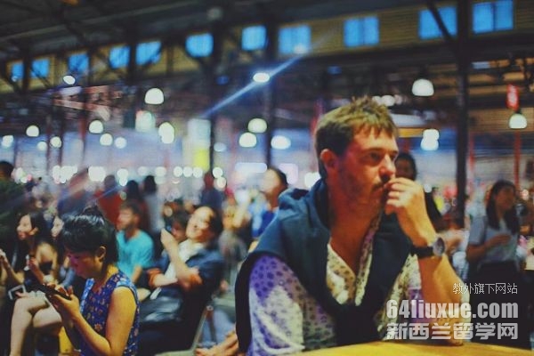 莫纳什大学护理学