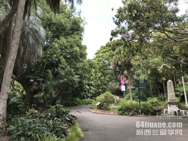 昆士兰大学硕士要求