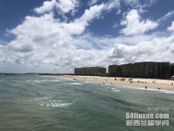 �Ĵ�������ѧ����һ����ö���Ǯ