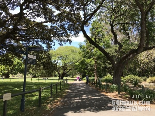 澳大利亚邦德大学