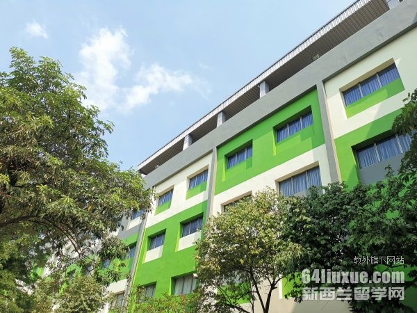 留学泰国本科申请费