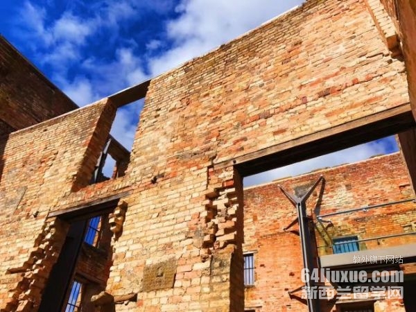 �Ĵ����Ǵ�ý��ѧ