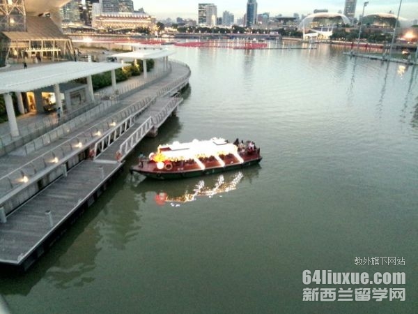 �¼��´�ѧ����һ��ķ���